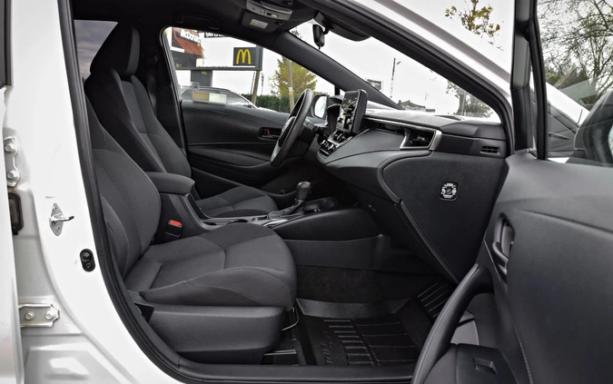 Toyota Corolla cena 63900 przebieg: 230000, rok produkcji 2019 z Boguchwała małe 529